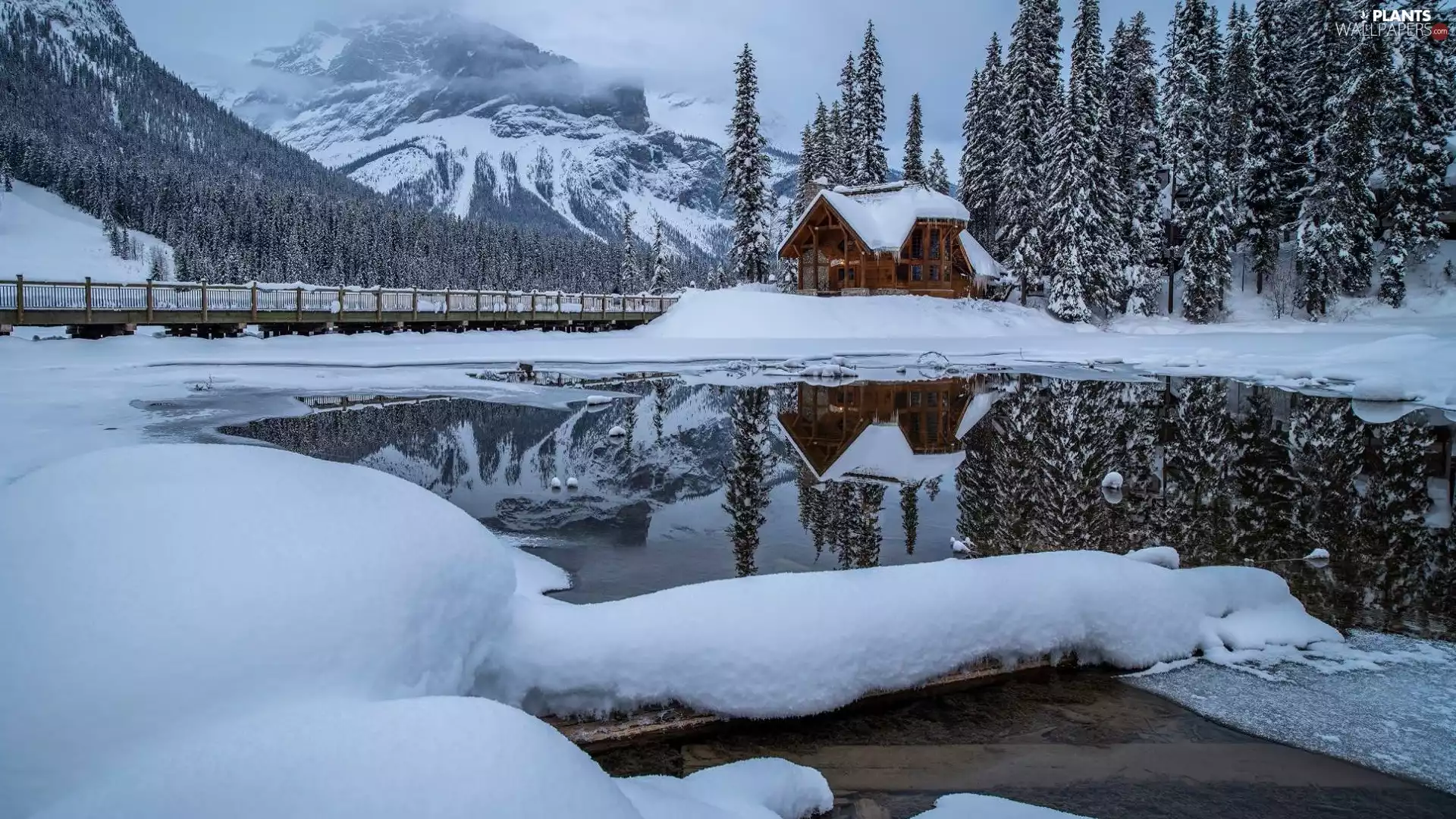 Mountains, winter, Emerald Lake, viewes, house, Yoho National Park, lake, Canada, trees, bridge