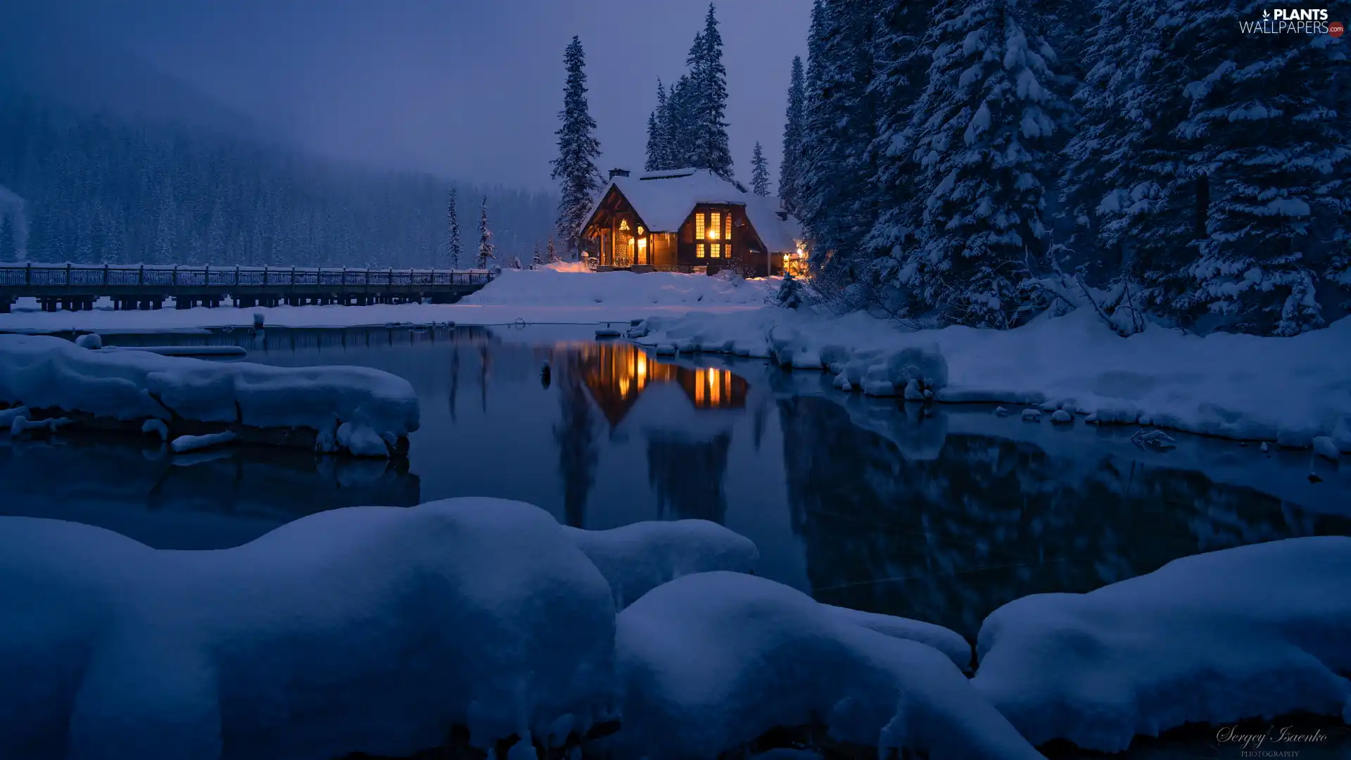 Mountains, lake, Province of British Columbia, Floodlit, Canada, viewes, drifts, trees, house, winter, Emerald Lake, Yoho National Park, bridge