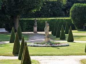 Statue monument, Park Raczynski, viewes, Bush, trees, Rogalin